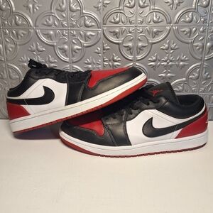Nike Air Jordan 1 Low Shoes Bred Toe Black Red White